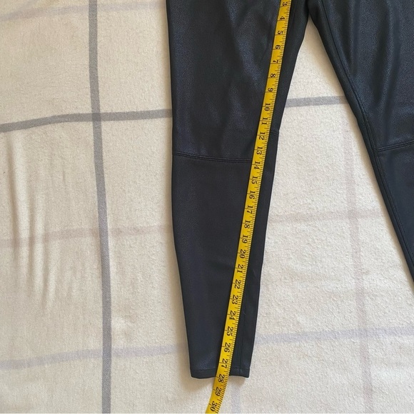 The Limited Black Faux Leather Skinny Jeggings Size 8 - Picture 13 of 14